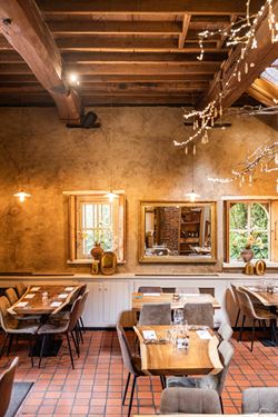 Een karaktervolle watermolen op een uitgestrekt domein van 17.025 m², idyllisch gelegen aan de Oossebeek, in een landelijke en groene omgeving. 
Dez...