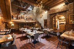 Een karaktervolle watermolen op een uitgestrekt domein van 17.025 m², idyllisch gelegen aan de Oossebeek, in een landelijke en groene omgeving. 
Dez...