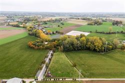 Een karaktervolle watermolen op een uitgestrekt domein van 17.025 m², idyllisch gelegen aan de Oossebeek, in een landelijke en groene omgeving. 
Dez...