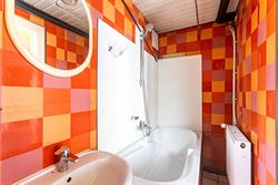 Ontdek deze charmante woning met 3 slaapkamers, op een boogscheut van Gent-centrum. Dit pand biedt enorm veel potentieel voor wie op zoek is naar een ...