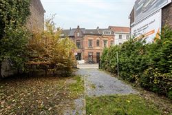 Ontdek deze charmante woning met 3 slaapkamers, op een boogscheut van Gent-centrum. Dit pand biedt enorm veel potentieel voor wie op zoek is naar een ...
