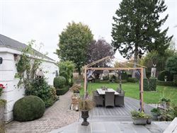 Ontdek deze uitzonderlijk charmante Franse villa in de rustige en residentiële Opperhofstraat in Drongen, op slechts enkele passen van het idyllische...