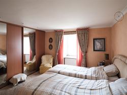 Ontdek deze uitzonderlijk charmante Franse villa in de rustige en residentiële Opperhofstraat in Drongen, op slechts enkele passen van het idyllische...