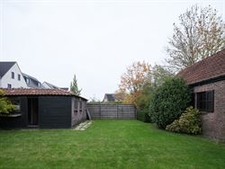 In een rustige doodlopende straat, in een kindvriendelijke woonwijk, vind je deze ruime en instapklare gezinswoning. De lichtrijke leefruimte sluit na...