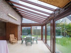 In een rustige doodlopende straat, in een kindvriendelijke woonwijk, vind je deze ruime en instapklare gezinswoning. De lichtrijke leefruimte sluit na...