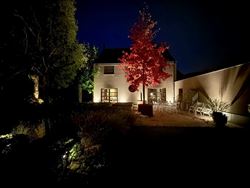 Welkom in deze stijlvol gerenoveerde en volledig instapklare woning op een perceel van 1.583 m², in het hart van Bottelare aan de poort van de Vlaams...