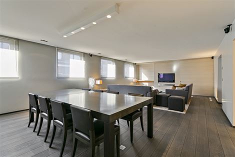 WENST U EEN BEZOEK? SURF NAAR ONZE SITE: WWW.INFINIMO.BE > ZOEK DE DESBETREFFENDE EIGENDOM > REGISTREER U VIA DE KNOP ‘PLAN EEN BEZOEK’.
In het c...