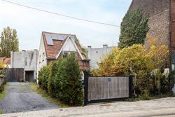 Ontdek deze charmante woning met 3 slaapkamers, op een boogscheut van Gent-centrum. Dit pand biedt enorm veel potentieel voor wie op zoek is naar een ...