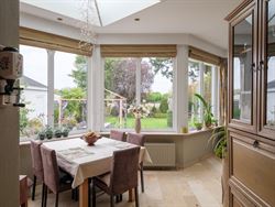 Ontdek deze uitzonderlijk charmante Franse villa in de rustige en residentiële Opperhofstraat in Drongen, op slechts enkele passen van het idyllische...