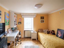 Ontdek deze uitzonderlijk charmante Franse villa in de rustige en residentiële Opperhofstraat in Drongen, op slechts enkele passen van het idyllische...