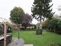 Ontdek deze uitzonderlijk charmante Franse villa in de rustige en residentiële Opperhofstraat in Drongen, op slechts enkele passen van het idyllische...