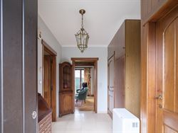 In een rustige doodlopende straat, in een kindvriendelijke woonwijk, vind je deze ruime en instapklare gezinswoning. De lichtrijke leefruimte sluit na...