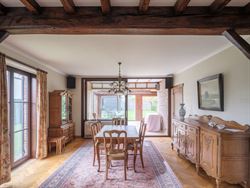 In een rustige doodlopende straat, in een kindvriendelijke woonwijk, vind je deze ruime en instapklare gezinswoning. De lichtrijke leefruimte sluit na...