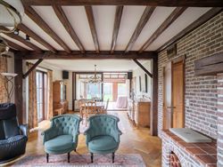 In een rustige doodlopende straat, in een kindvriendelijke woonwijk, vind je deze ruime en instapklare gezinswoning. De lichtrijke leefruimte sluit na...