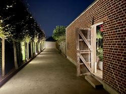 Welkom in deze stijlvol gerenoveerde en volledig instapklare woning op een perceel van 1.583 m², in het hart van Bottelare aan de poort van de Vlaams...