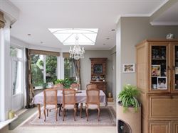 Ontdek deze uitzonderlijk charmante Franse villa in de rustige en residentiële Opperhofstraat in Drongen, op slechts enkele passen van het idyllische...