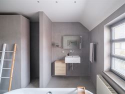 Welkom in deze stijlvol gerenoveerde en volledig instapklare woning op een perceel van 1.583 m², in het hart van Bottelare aan de poort van de Vlaams...