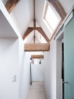 Midden in het centrum van Oudenaarde, op wandelafstand van winkels, restaurants en het station, bevindt zich deze karaktervolle loft waar authenticite...