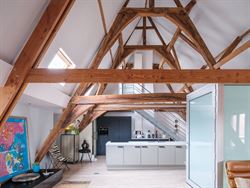 Midden in het centrum van Oudenaarde, op wandelafstand van winkels, restaurants en het station, bevindt zich deze karaktervolle loft waar authenticite...