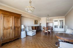 Ontdek dit lichtrijke appartement met een bewoonbare oppervlakte van 110m² op de 7de verdieping in Gent: een ideale uitvalsbasis voor wie comfort, be...