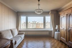 Ontdek dit lichtrijke appartement met een bewoonbare oppervlakte van 110m² op de 7de verdieping in Gent: een ideale uitvalsbasis voor wie comfort, be...