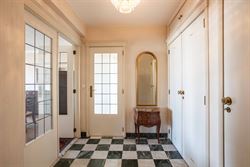 Ontdek dit lichtrijke appartement met een bewoonbare oppervlakte van 110m² op de 7de verdieping in Gent: een ideale uitvalsbasis voor wie comfort, be...