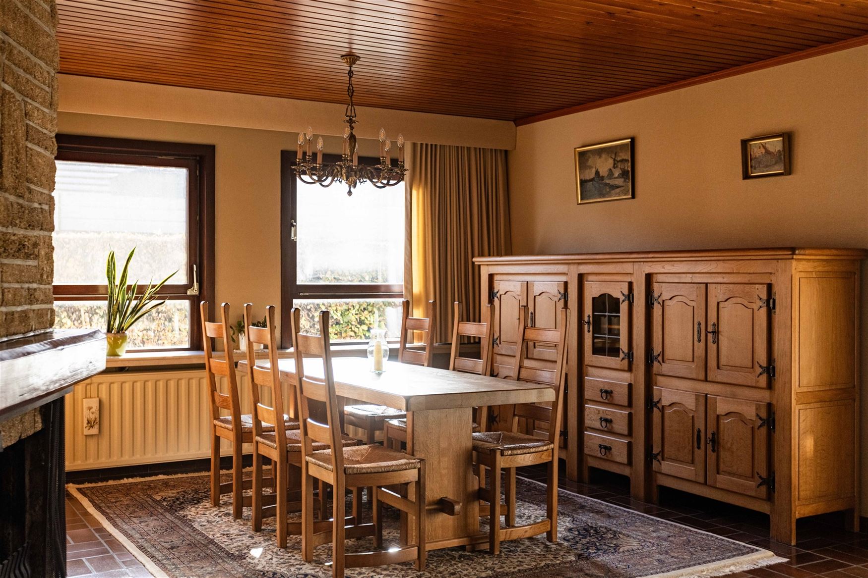 Deze charmante bungalow in Nazareth biedt een uitzonderlijke combinatie van rust, ruimte en potentieel. Dankzij de zeer goede indeling, de overvloed a...