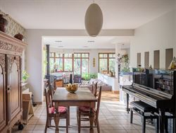 BEZOEKDAG VOLZET
Op slechts 6 km van Gent-centrum, in een rustige en kindvriendelijke wijk, bevindt zich deze charmante en energiezuinige woning. De ...