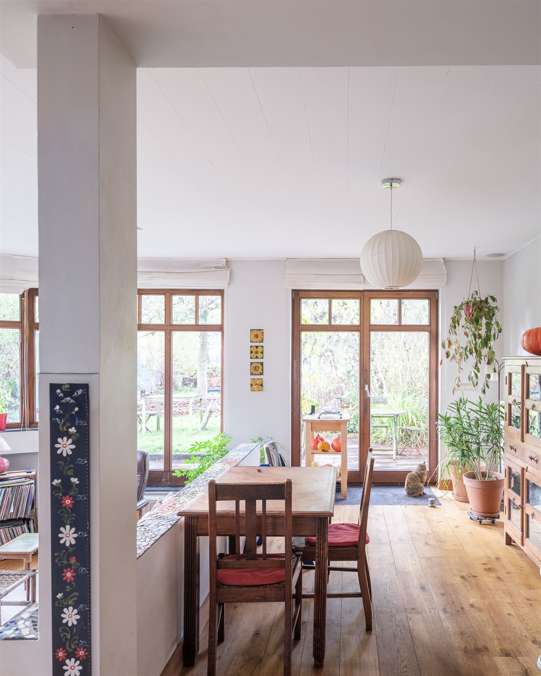 BEZOEKDAG VOLZET
Op slechts 6 km van Gent-centrum, in een rustige en kindvriendelijke wijk, bevindt zich deze charmante en energiezuinige woning. De ...