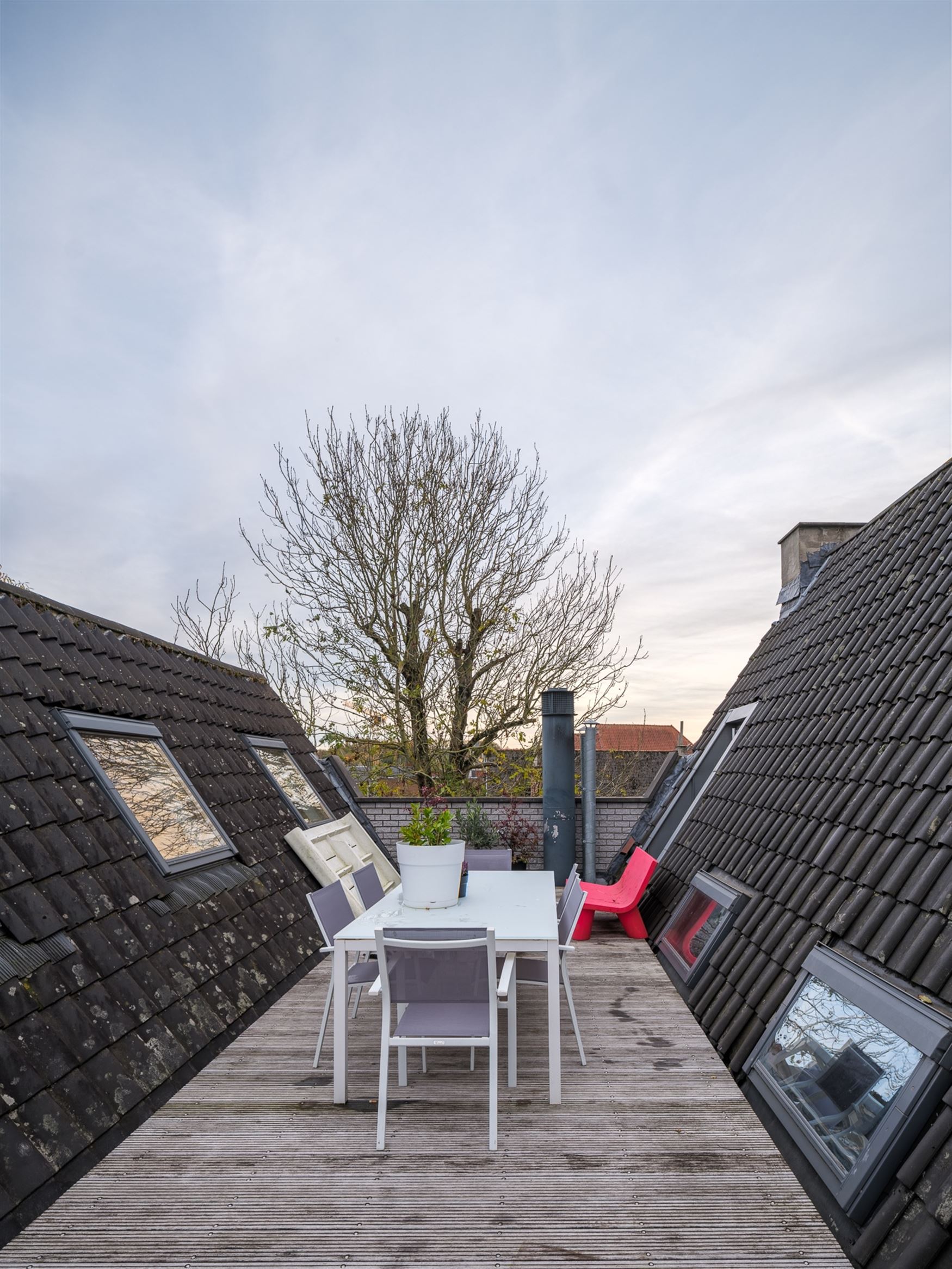 Midden in het centrum van Oudenaarde, op wandelafstand van winkels, restaurants en het station, bevindt zich deze karaktervolle loft waar authenticite...