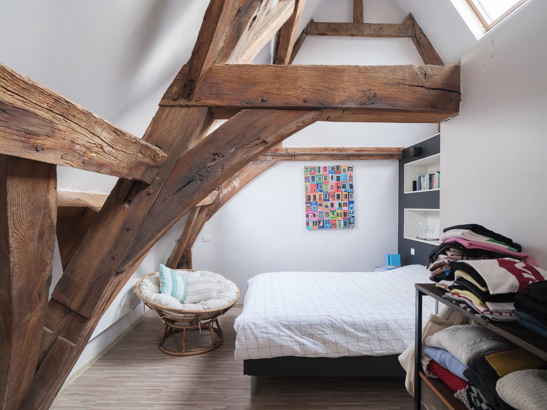 Midden in het centrum van Oudenaarde, op wandelafstand van winkels, restaurants en het station, bevindt zich deze karaktervolle loft waar authenticite...