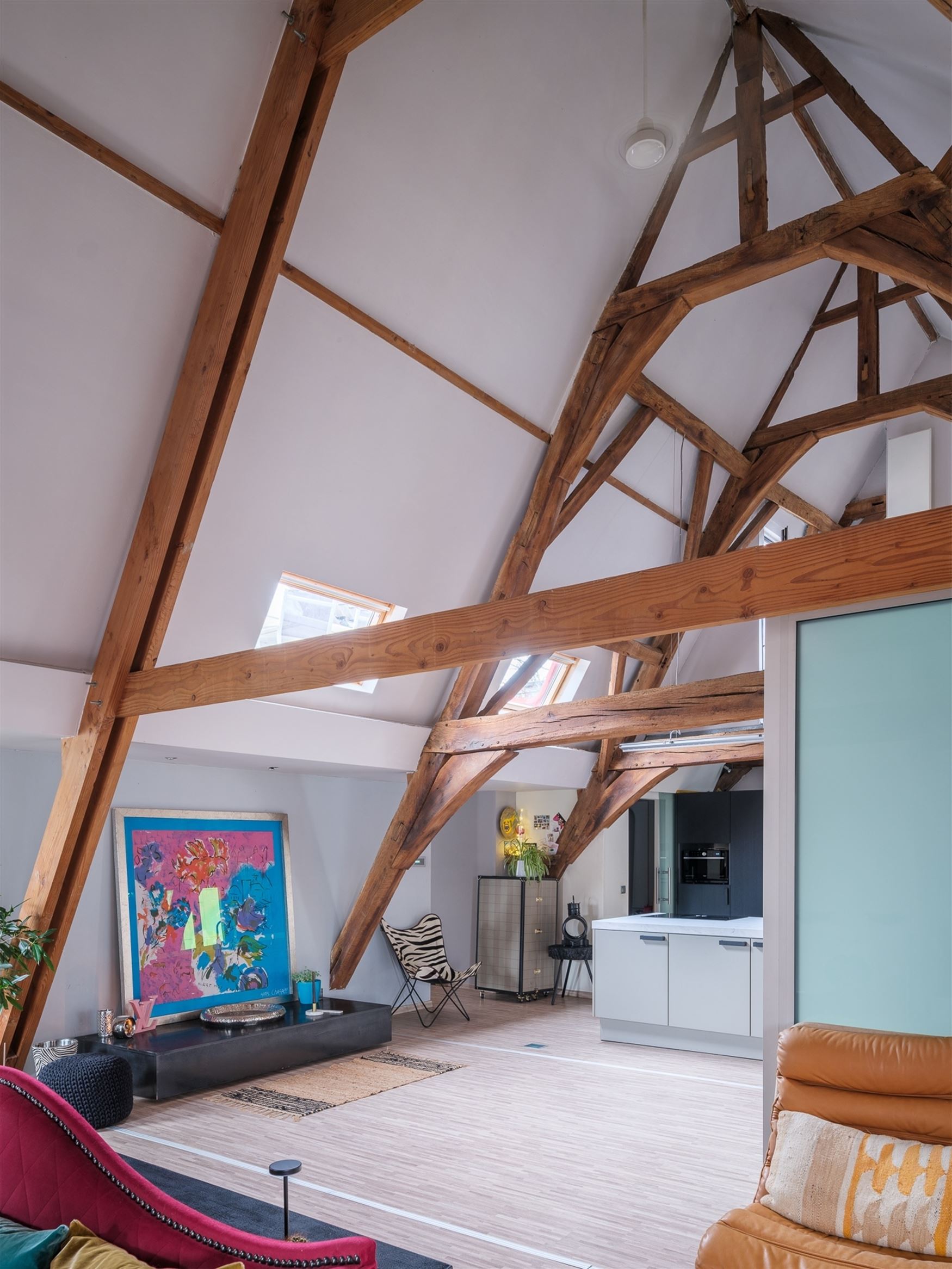 Midden in het centrum van Oudenaarde, op wandelafstand van winkels, restaurants en het station, bevindt zich deze karaktervolle loft waar authenticite...