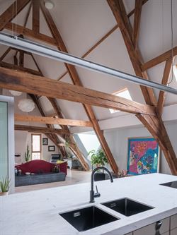 Midden in het centrum van Oudenaarde, op wandelafstand van winkels, restaurants en het station, bevindt zich deze karaktervolle loft waar authenticite...