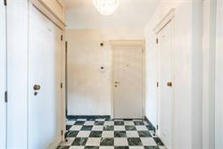 Ontdek dit lichtrijke appartement met een bewoonbare oppervlakte van 110m² op de 7de verdieping in Gent: een ideale uitvalsbasis voor wie comfort, be...