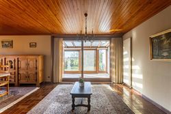 Deze charmante bungalow in Nazareth biedt een uitzonderlijke combinatie van rust, ruimte en potentieel. Dankzij de zeer goede indeling, de overvloed a...