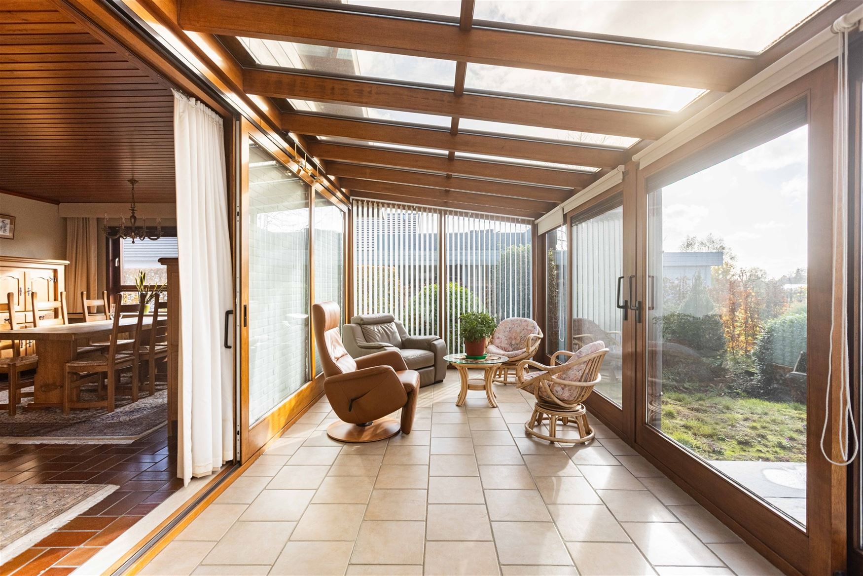 Deze charmante bungalow in Nazareth biedt een uitzonderlijke combinatie van rust, ruimte en potentieel. Dankzij de zeer goede indeling, de overvloed a...