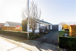 Deze charmante bungalow in Nazareth biedt een uitzonderlijke combinatie van rust, ruimte en potentieel. Dankzij de zeer goede indeling, de overvloed a...