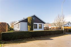 Deze charmante bungalow in Nazareth biedt een uitzonderlijke combinatie van rust, ruimte en potentieel. Dankzij de zeer goede indeling, de overvloed a...