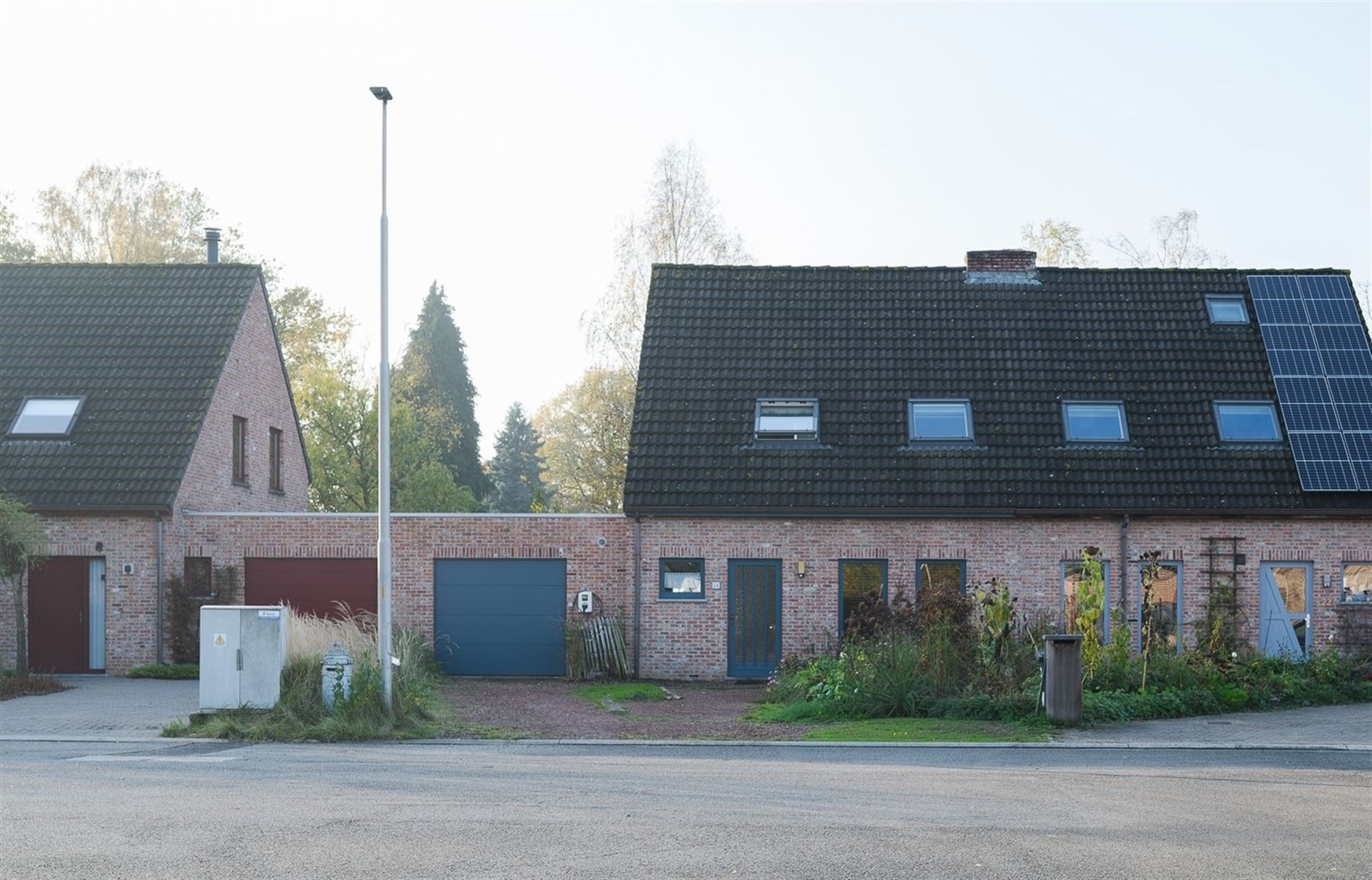 BEZOEKDAG VOLZET
Op slechts 6 km van Gent-centrum, in een rustige en kindvriendelijke wijk, bevindt zich deze charmante en energiezuinige woning. De ...
