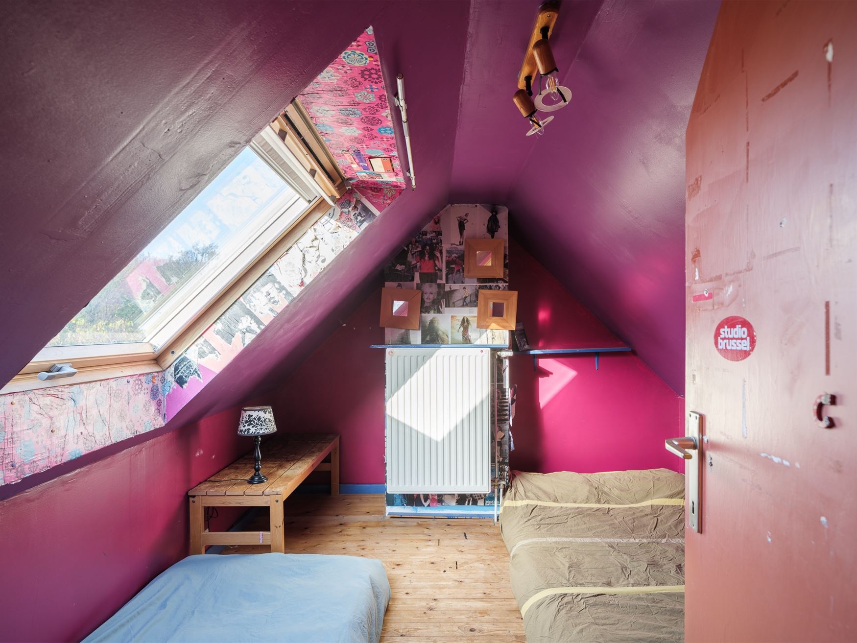 BEZOEKDAG VOLZET
Op slechts 6 km van Gent-centrum, in een rustige en kindvriendelijke wijk, bevindt zich deze charmante en energiezuinige woning. De ...