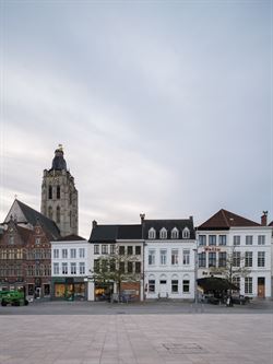 Midden in het centrum van Oudenaarde, op wandelafstand van winkels, restaurants en het station, bevindt zich deze karaktervolle loft waar authenticite...