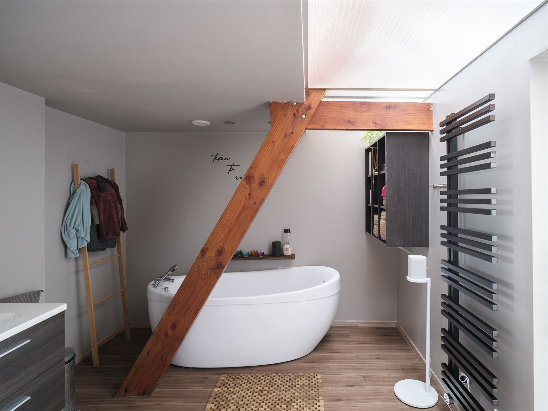 Midden in het centrum van Oudenaarde, op wandelafstand van winkels, restaurants en het station, bevindt zich deze karaktervolle loft waar authenticite...