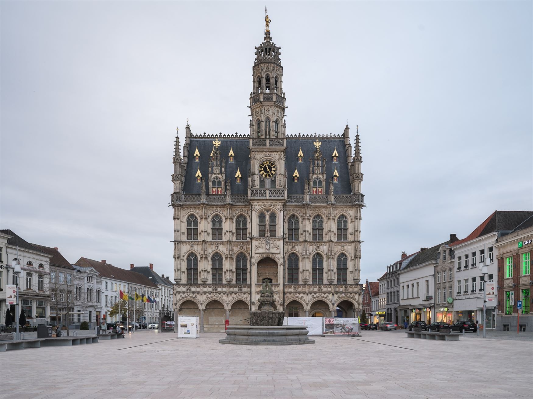 Midden in het centrum van Oudenaarde, op wandelafstand van winkels, restaurants en het station, bevindt zich deze karaktervolle loft waar authenticite...