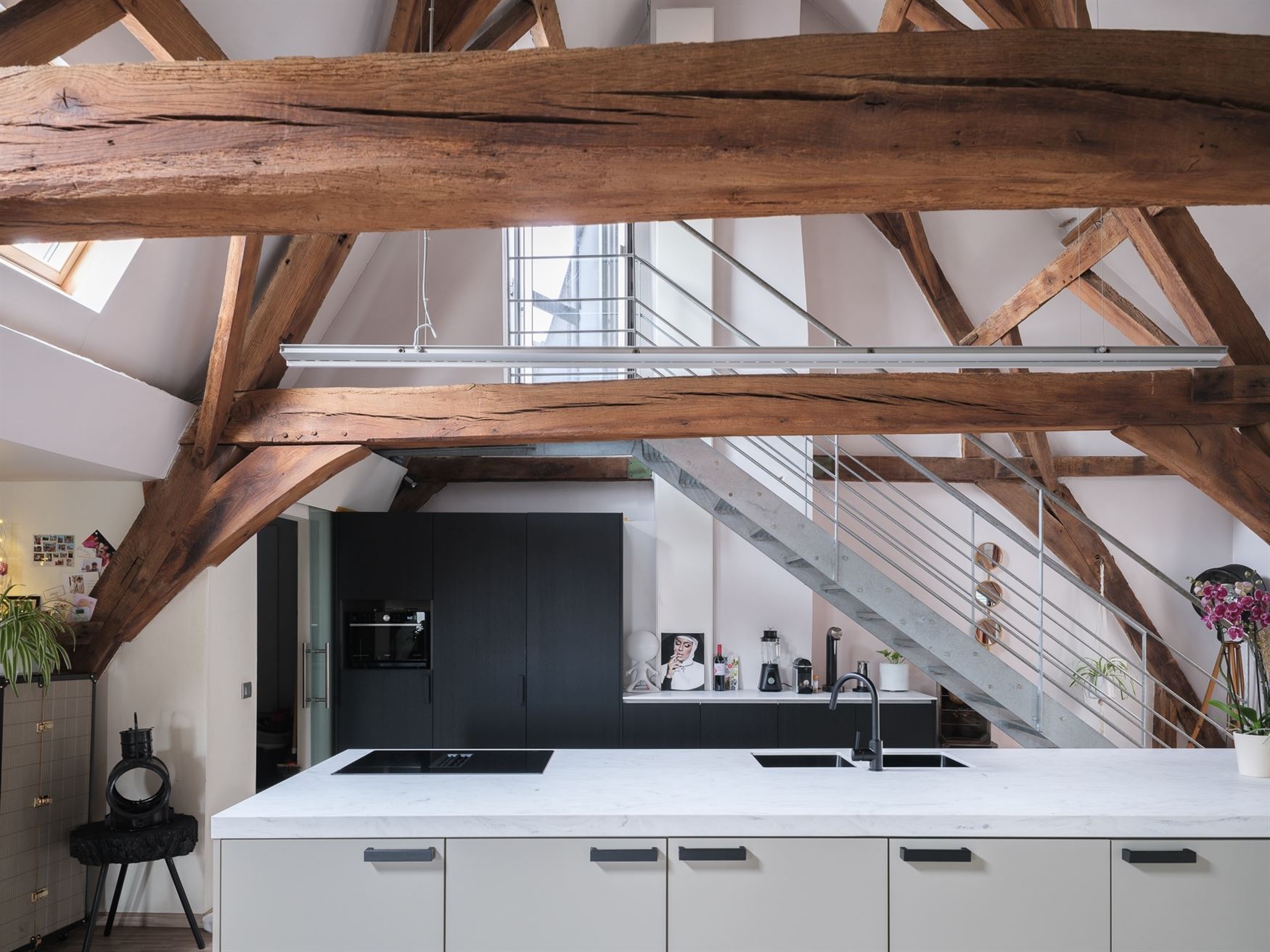 Midden in het centrum van Oudenaarde, op wandelafstand van winkels, restaurants en het station, bevindt zich deze karaktervolle loft waar authenticite...