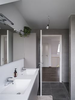 In een rustige en kindvriendelijke buurt vind je deze charmante open bebouwing die hedendaags wooncomfort combineert met een warme, uitnodigende sfeer...