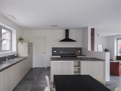 In een rustige en kindvriendelijke buurt vind je deze charmante open bebouwing die hedendaags wooncomfort combineert met een warme, uitnodigende sfeer...