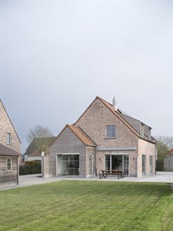 In een rustige en kindvriendelijke buurt vind je deze charmante open bebouwing die hedendaags wooncomfort combineert met een warme, uitnodigende sfeer...