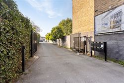 WENST U EEN BEZOEK? SURF NAAR ONZE SITE: WWW.INFINIMO.BE > ZOEK DE DESBETREFFENDE EIGENDOM > REGISTREER U VIA DE KNOP ‘PLAN EEN BEZOEK’.
Opportun...