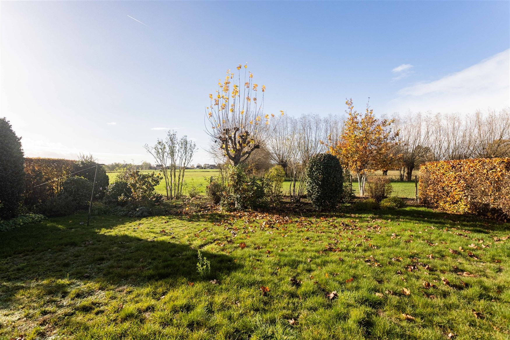 Deze charmante bungalow in Nazareth biedt een uitzonderlijke combinatie van rust, ruimte en potentieel. Dankzij de zeer goede indeling, de overvloed a...