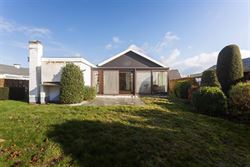 Deze charmante bungalow in Nazareth biedt een uitzonderlijke combinatie van rust, ruimte en potentieel. Dankzij de zeer goede indeling, de overvloed a...